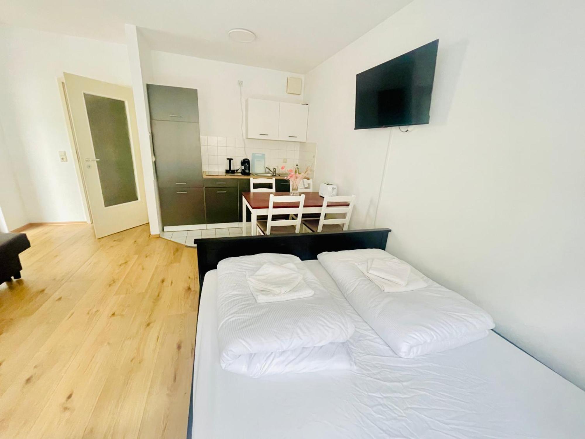 Studio Apartment In Stoetteritz With Balcony - Great Public Transport Links To The City Lipsia Esterno foto